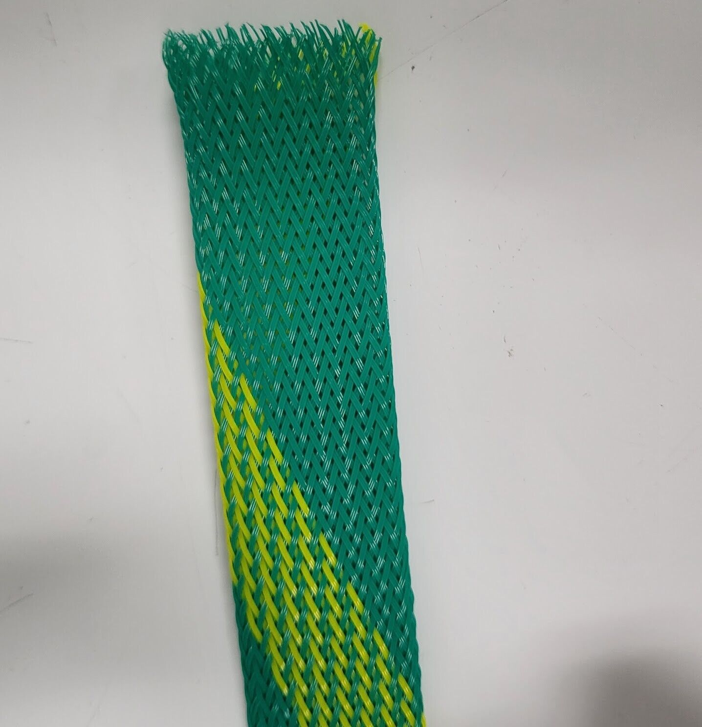 25 FT 3/4" GREEN WITH YELLOW STRIPE PET EXPANDO SLEEVING BRAID