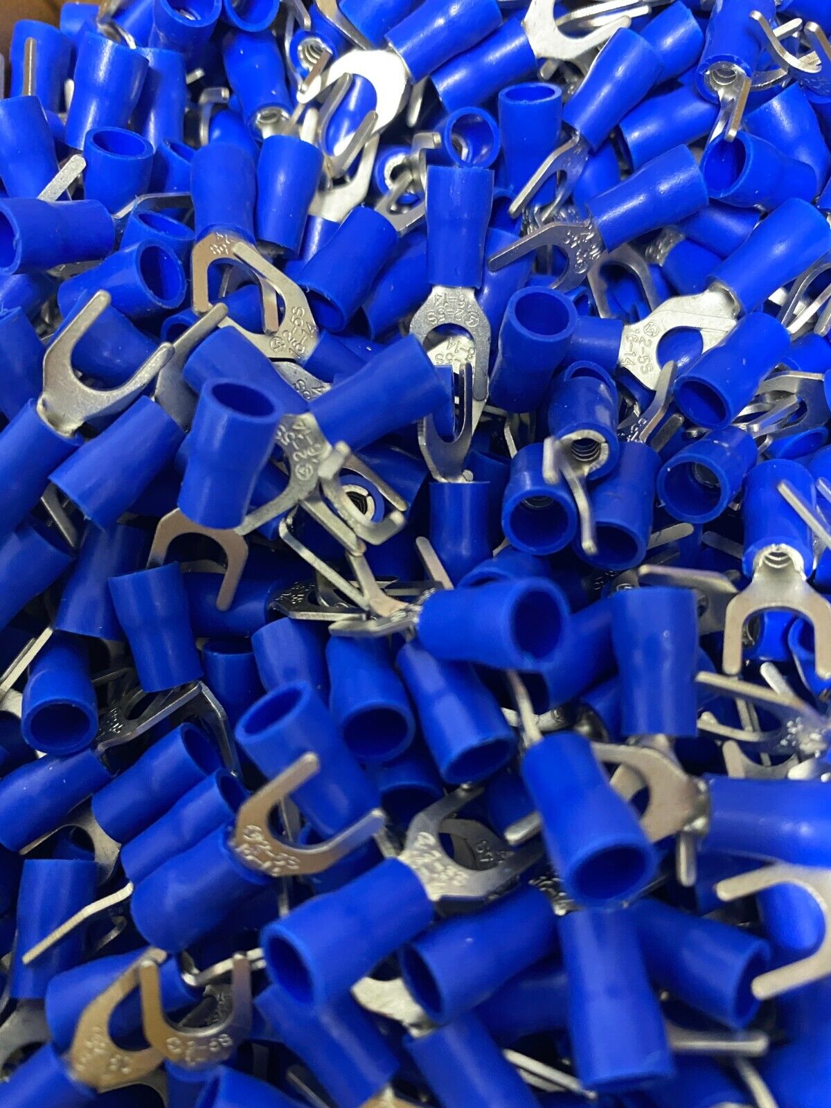 16-14GA BLUE FORK SPADE TERMINAL VINYL INSULATED CRIMP WIRE CONNECTOR